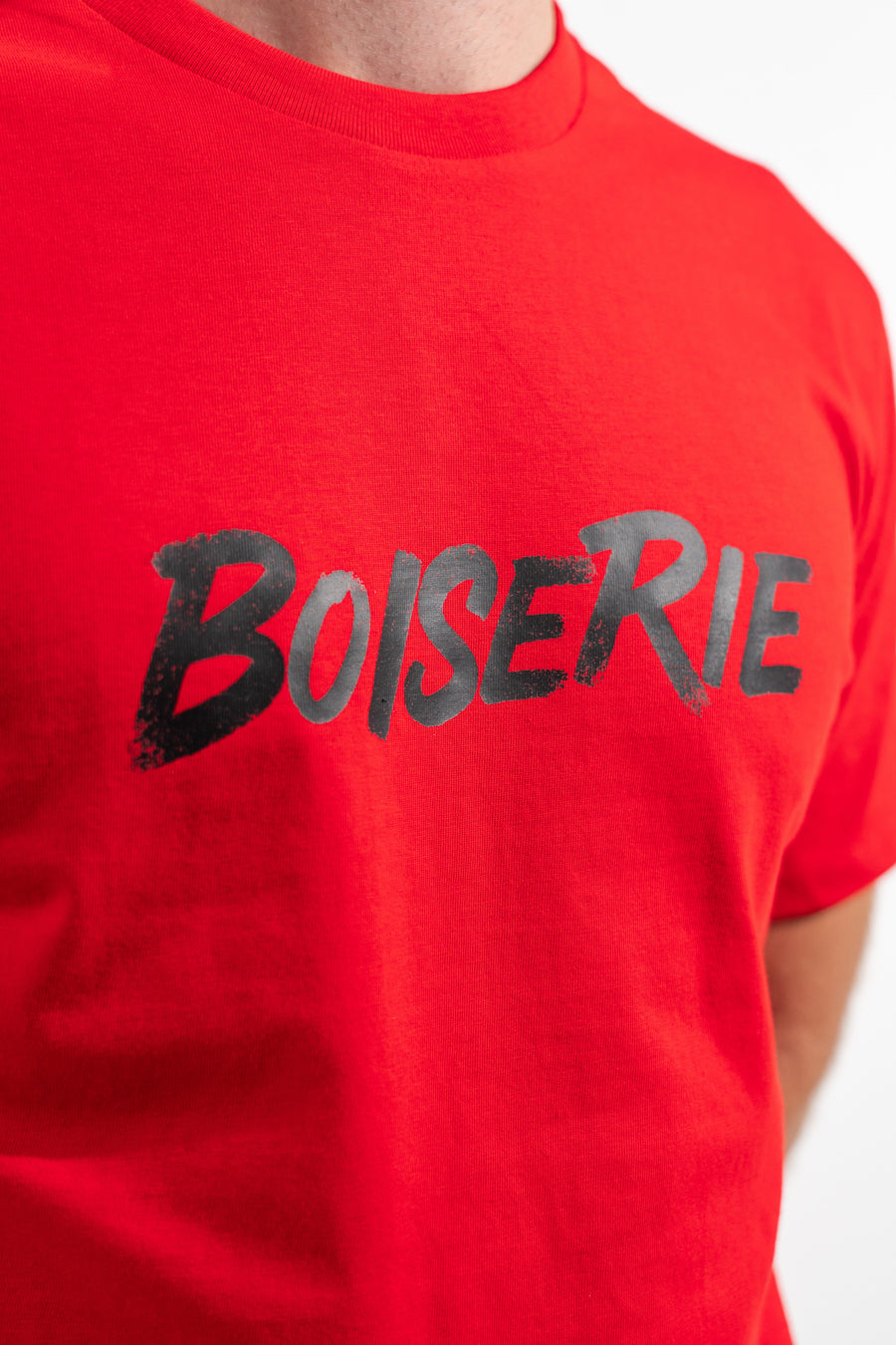 LE T-SHIRT ROUGE BOISERIE NOIR